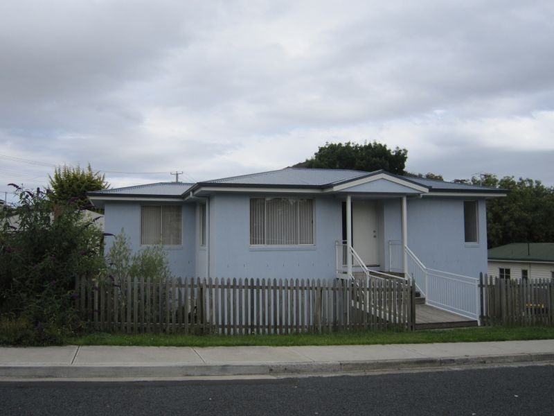 1/13 Beach Road, Lindisfarne TAS 7015