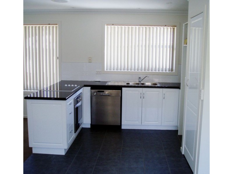 1/13 Beach Road, Lindisfarne TAS 7015