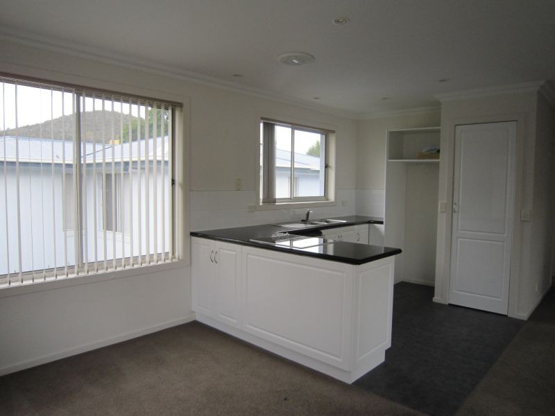 1/13 Beach Road, Lindisfarne TAS 7015