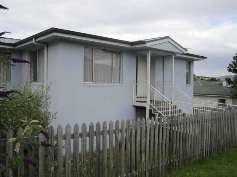 1/13 Beach Road, Lindisfarne TAS 7015
