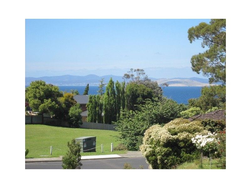4 Suncoast Drive, Blackmans Bay TAS 7052