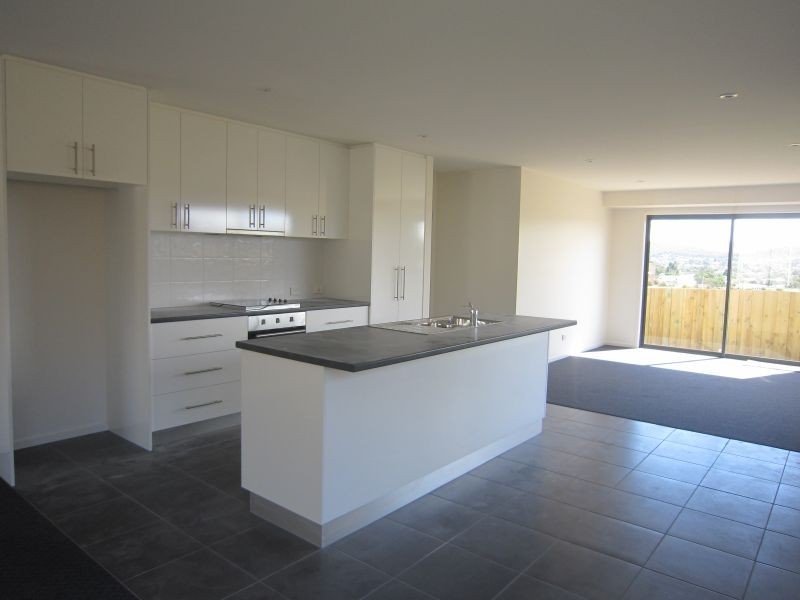 2/58 Mariah Crescent, Oakdowns TAS 7019