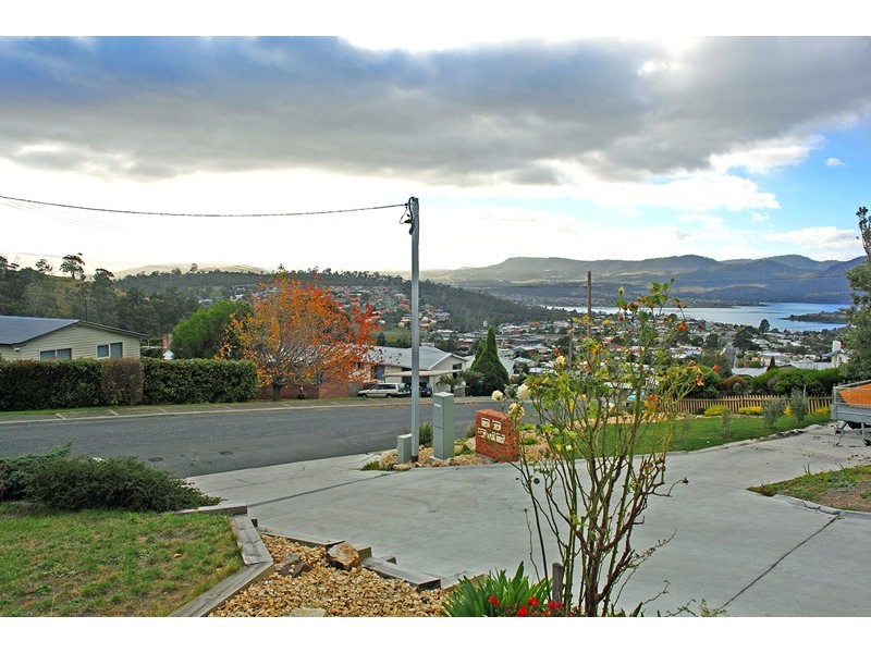 1/17-19 Spring Street, Claremont TAS 7011