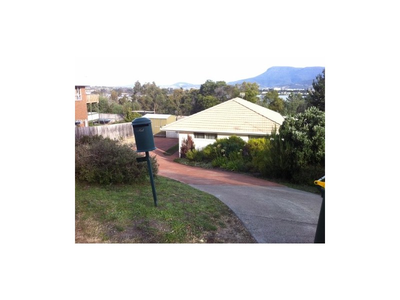 8 Sandstone Place, Old Beach TAS 7017