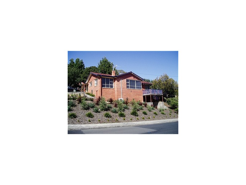 1 Swansea Court, Lindisfarne TAS 7015