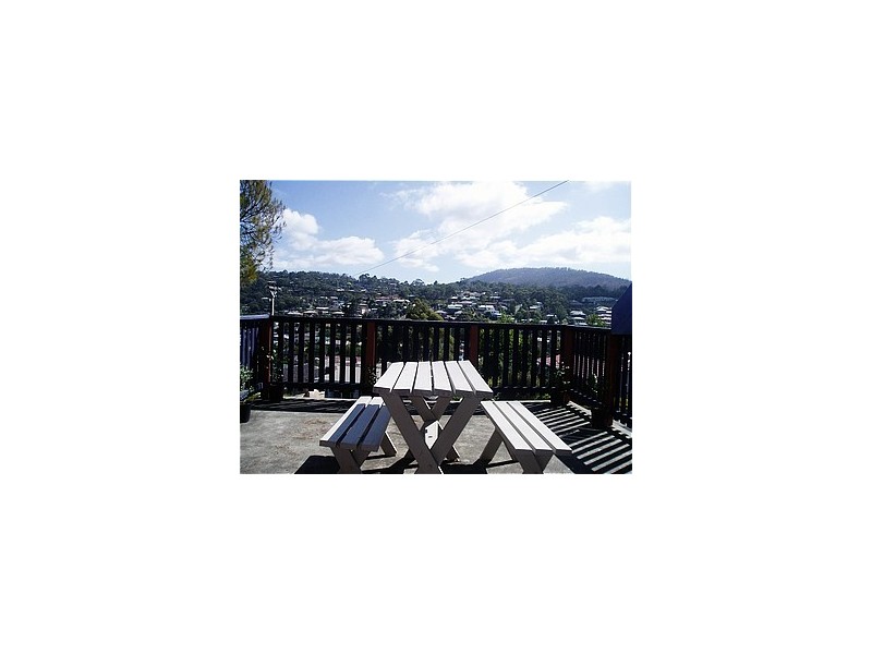 1 Swansea Court, Lindisfarne TAS 7015