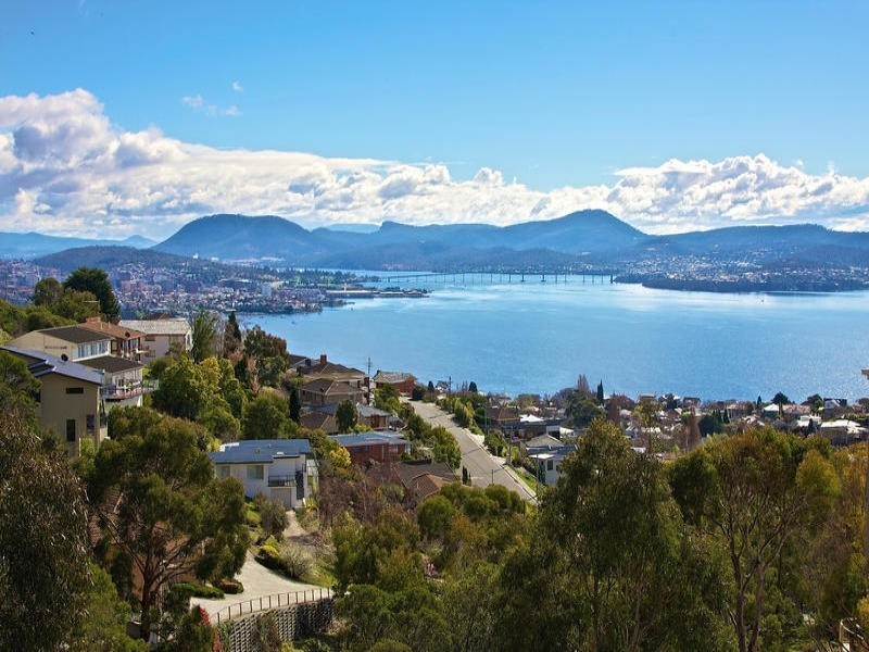 20 Date Court, Sandy Bay TAS 7005