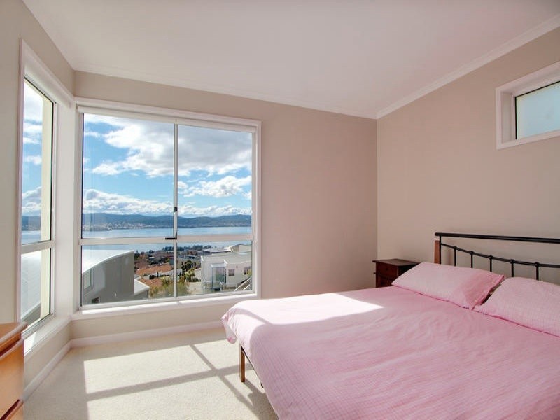 20 Date Court, Sandy Bay TAS 7005