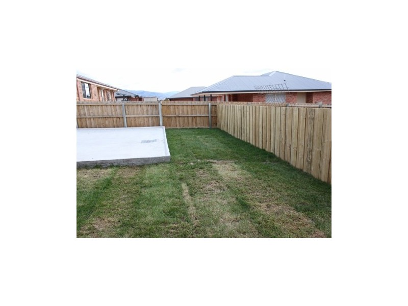 2/16a Burrows Avenue, Brighton TAS 7030