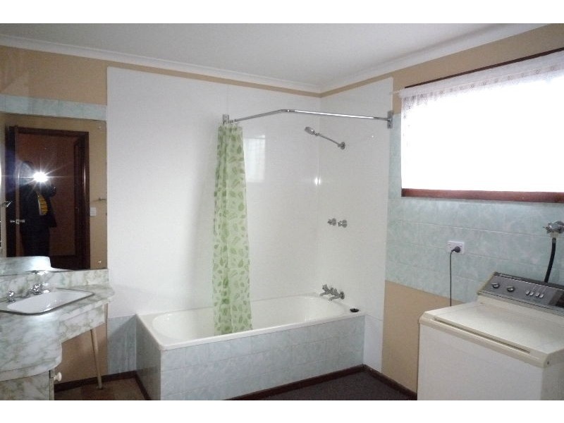 1 and 2/87 Box Hill Road, Claremont TAS 7011