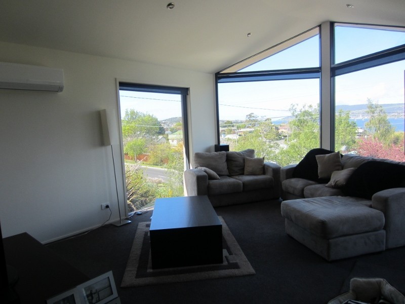 1/176 Derwent Avenue, Lindisfarne TAS 7015
