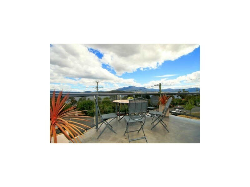 1/176 Derwent Avenue, Lindisfarne TAS 7015
