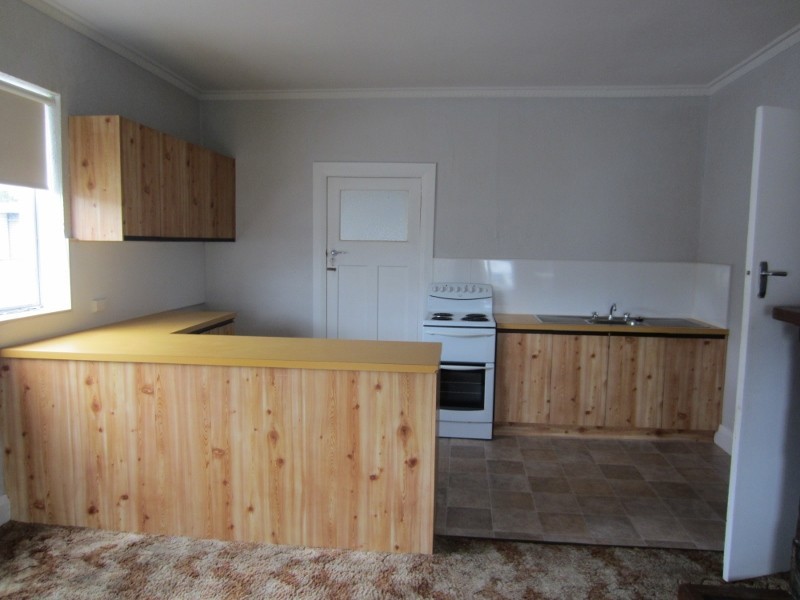 8 Wellington Street, Lindisfarne TAS 7015
