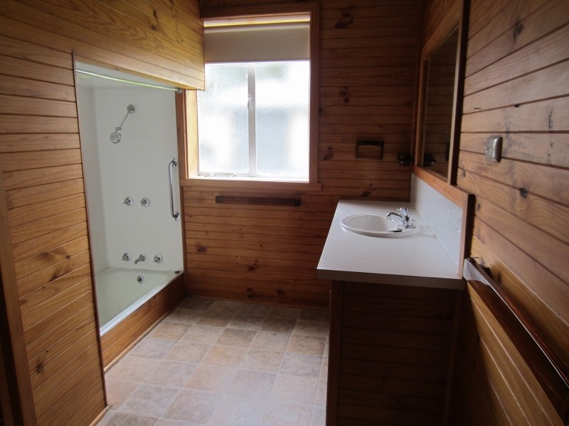 8 Wellington Street, Lindisfarne TAS 7015