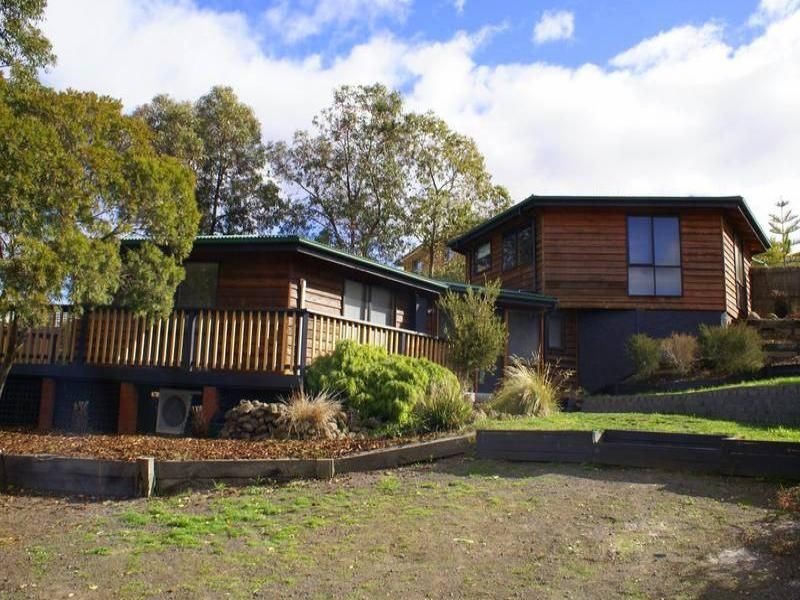16  Clives Avenue, Old Beach TAS 7017
