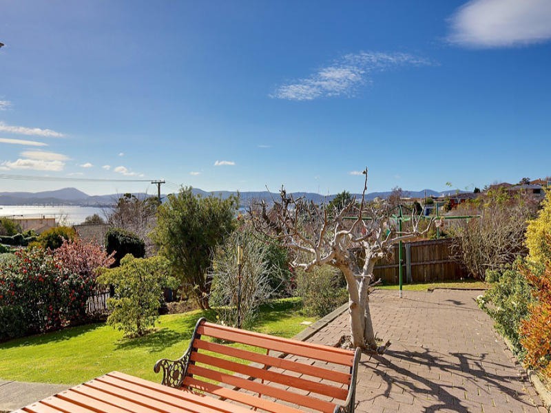 28  Willowdene Avenue, Sandy Bay TAS 7005