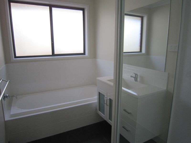 2/12 Lomandra Drive, Blackmans Bay TAS 7052