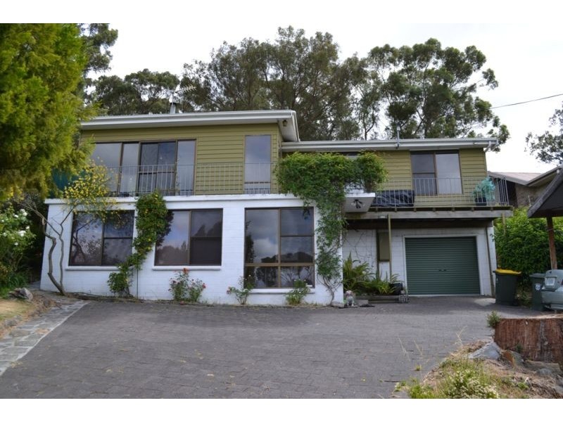124 Karoola Road, Lindisfarne TAS 7015