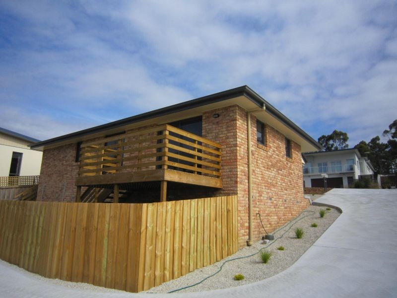1/12 Lomandra Drive, Blackmans Bay TAS 7052