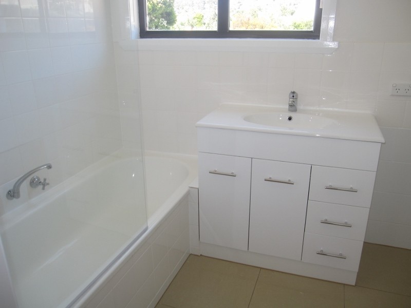 2/1 CHESSINGTON COURT, Sandy Bay TAS 7005