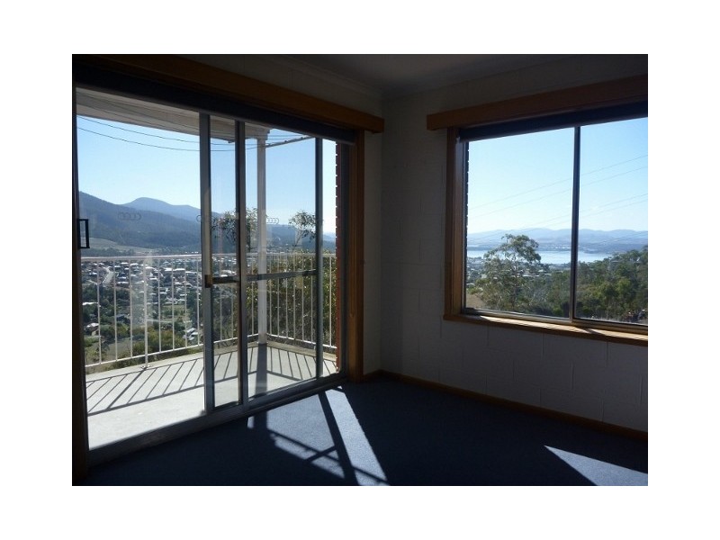 3/5 CASTLEREAGH CRT, Lenah Valley TAS 7008