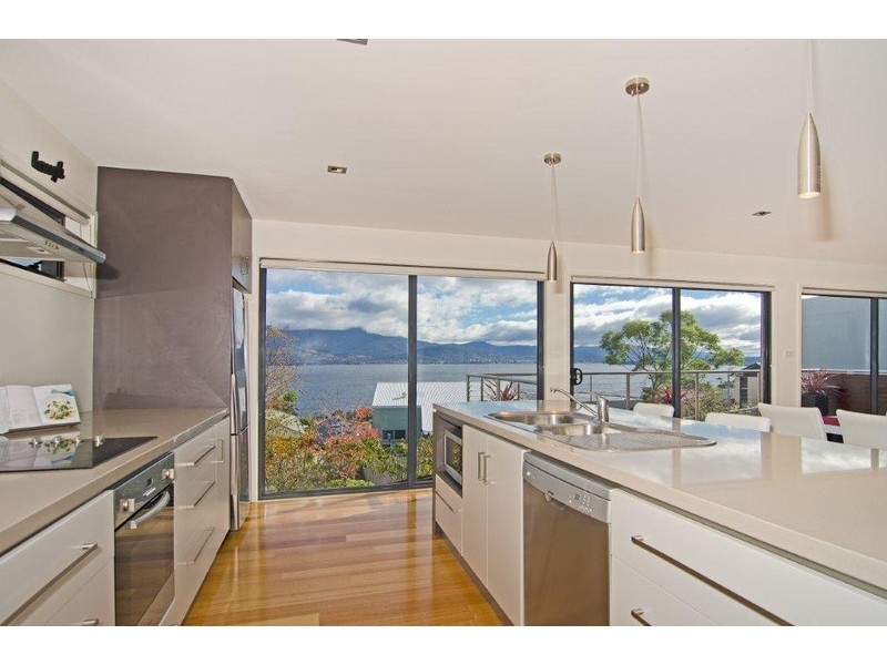 1/698 Oceana Dr, Tranmere TAS 7018