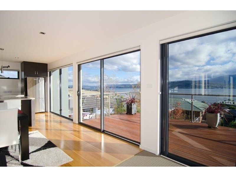 1/698 Oceana Dr, Tranmere TAS 7018