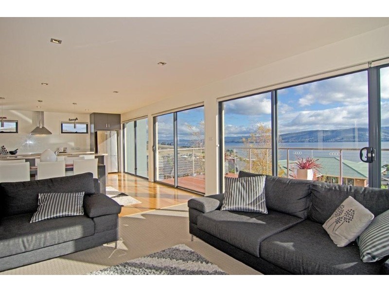 1/698 Oceana Dr, Tranmere TAS 7018