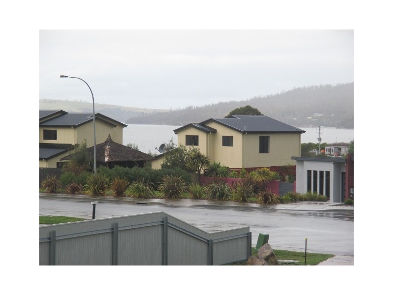 1/32 Staff Road, Electrona TAS 7054