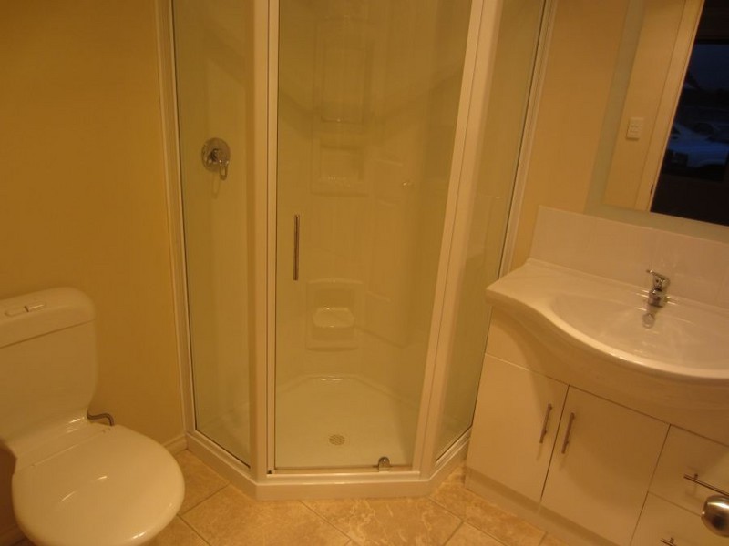 2/21 Alice Place, Brighton TAS 7030