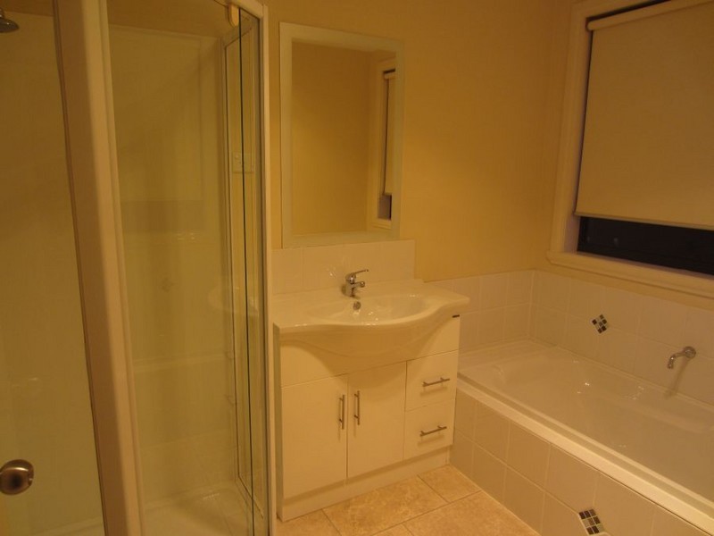 2/21 Alice Place, Brighton TAS 7030