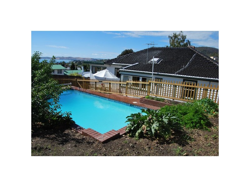 17 Alexander Street, Sandy Bay TAS 7005