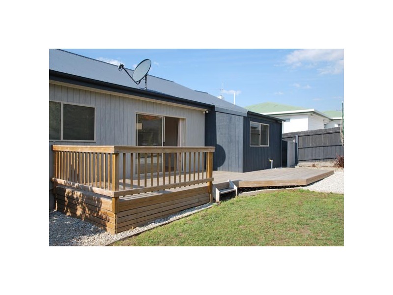 1 Girvan Avenue, New Town TAS 7008