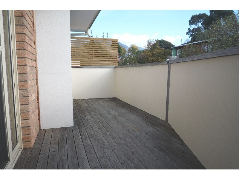 2/64 Regent Street, Sandy Bay TAS 7005
