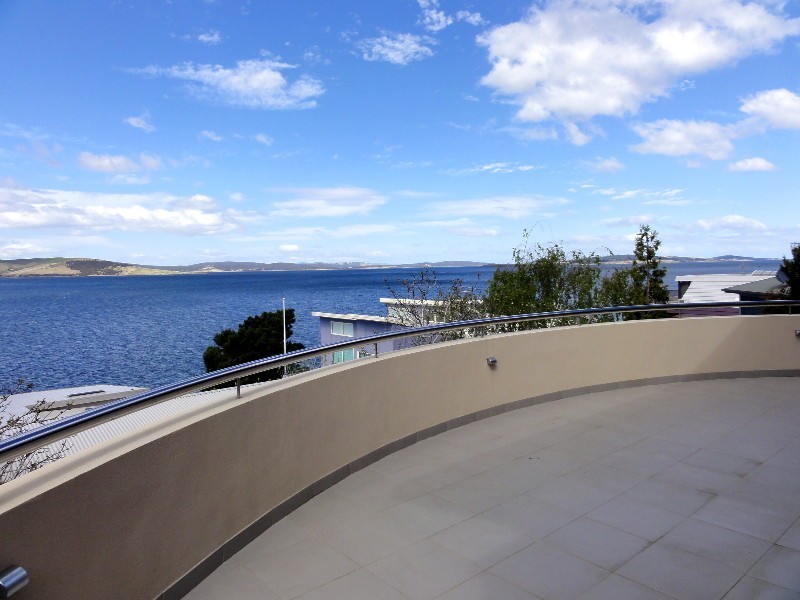 2/806 Sandy Bay Road, Sandy Bay TAS 7005