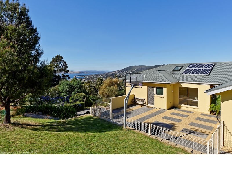 4 Thelma Drive, West Hobart TAS 7000