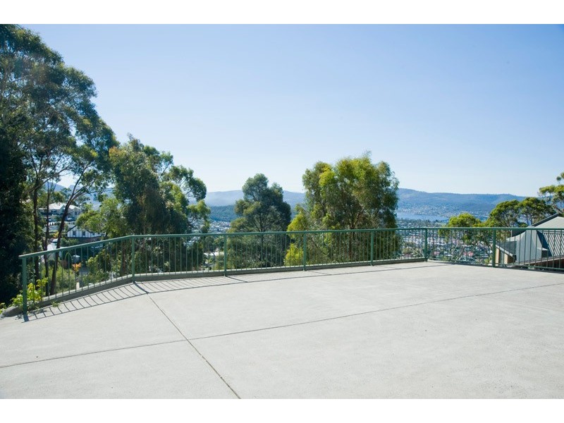 28 Fielding Drive, West Hobart TAS 7000