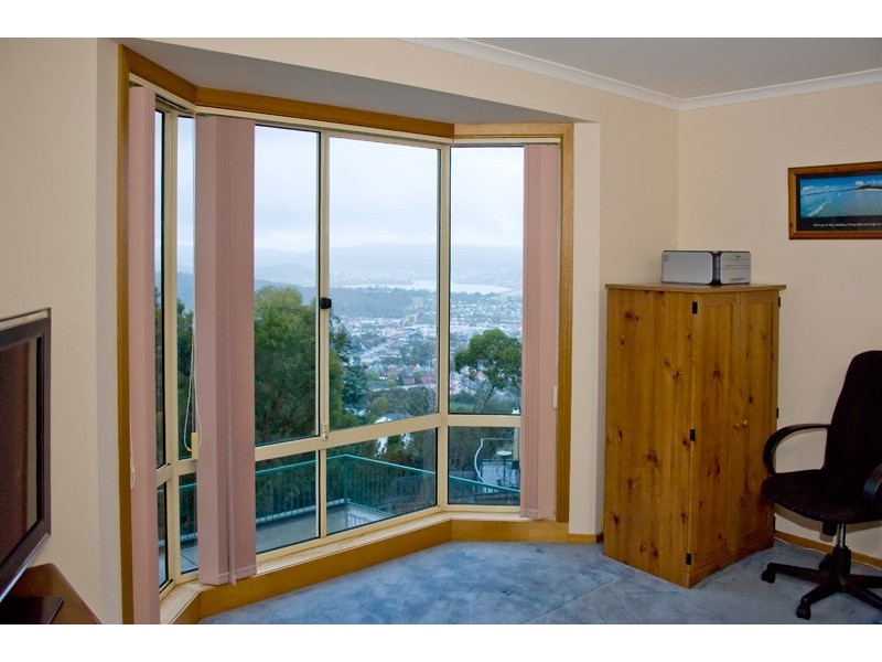 28 Fielding Drive, West Hobart TAS 7000