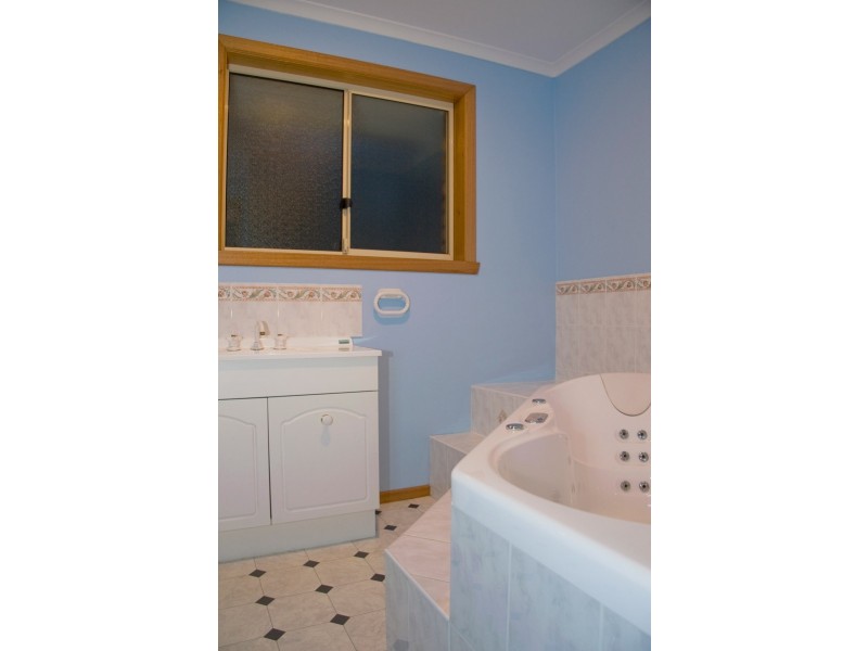 28 Fielding Drive, West Hobart TAS 7000