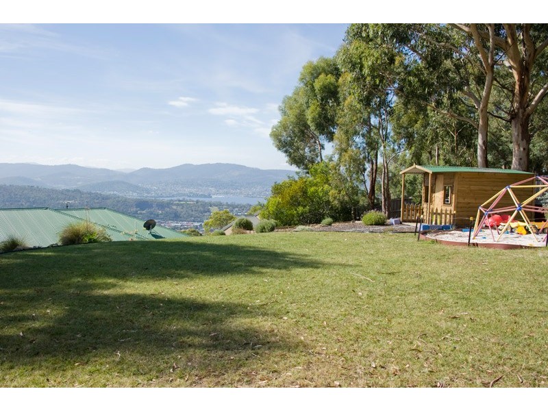 28 Fielding Drive, West Hobart TAS 7000