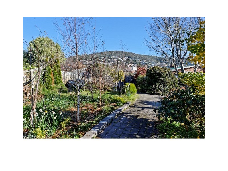 542 Churchill Avenue, Sandy Bay TAS 7005