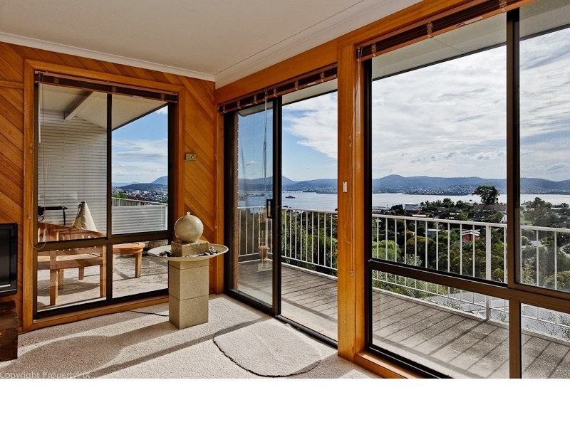 1/24 Edith Avenue, Sandy Bay TAS 7005