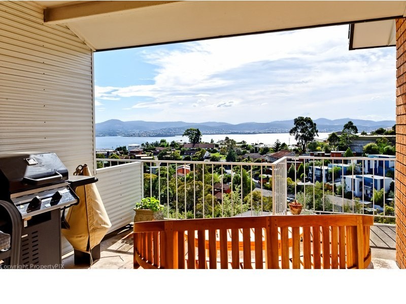 1/24 Edith Avenue, Sandy Bay TAS 7005