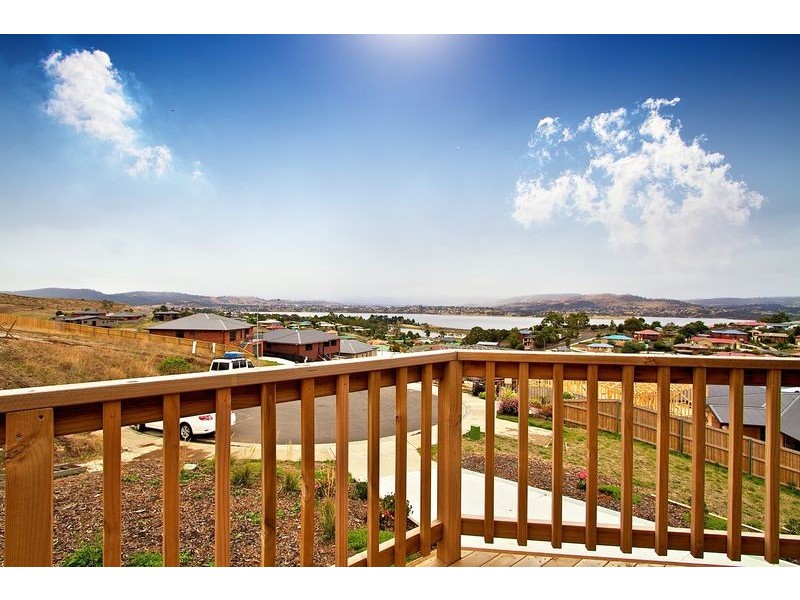 24 Navigators Rise, Granton TAS 7030