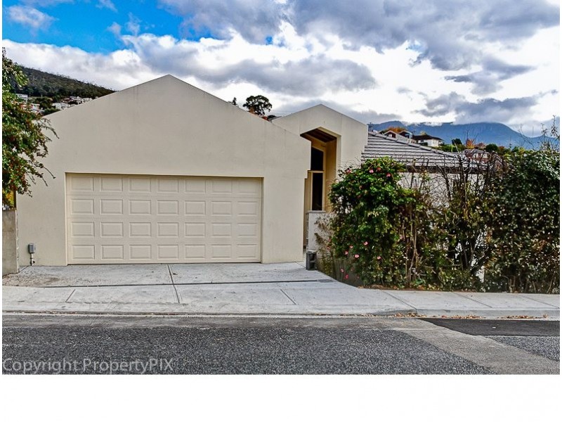 35 Lipscombe Avenue, Sandy Bay TAS 7005