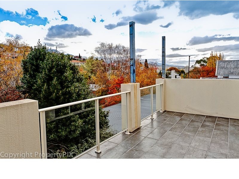 35 Lipscombe Avenue, Sandy Bay TAS 7005