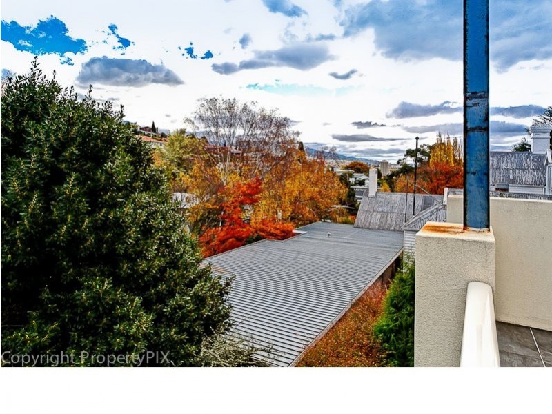 35 Lipscombe Avenue, Sandy Bay TAS 7005