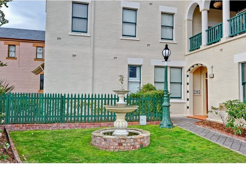 1/80-82 Hampden Road, Battery Point TAS 7004