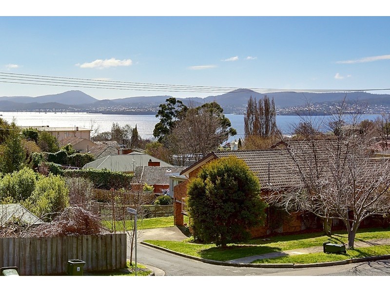 28 Willowdene Avenue, Sandy Bay TAS 7005