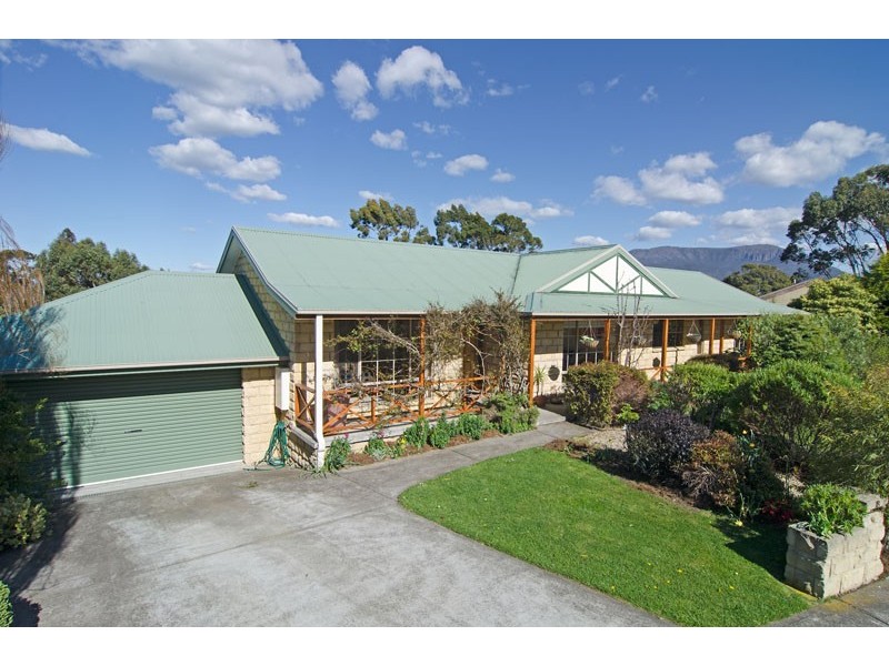 18 Weemala Court, Mount Nelson TAS 7007